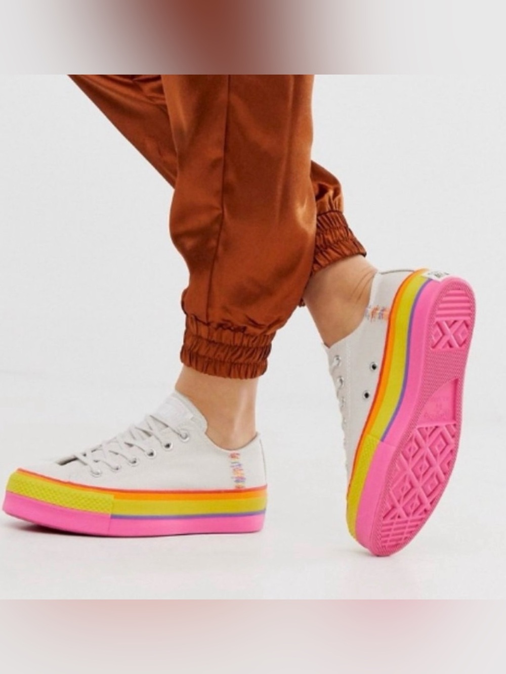 Converse Chuck Taylor Lift 
Low Top Rainbow in Vintage White 
Womens Sz 7